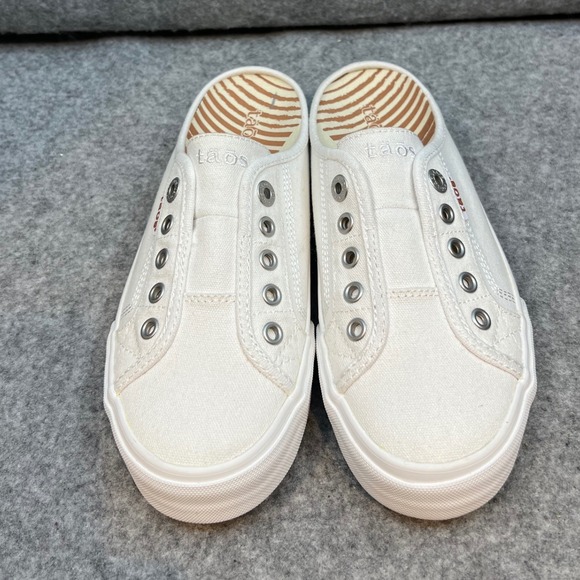 TAOS Women's White Canvas Mule Sneakers Slip On Casual Comfort Shoes Size 7 - Picture 1 of 9
